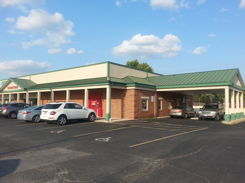 More Photos Of 4616-4646 W 103rd St, Oak Lawn General Retail For Lease