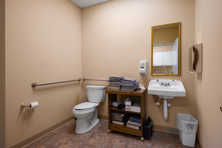 More Photos Of 12334 US-165, Glenmora Office For Sale