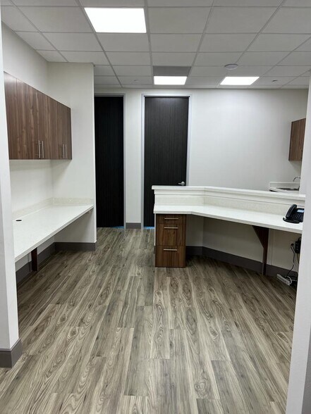 More Photos Of 7619 Branford Pl, Sugar Land Medical For Lease