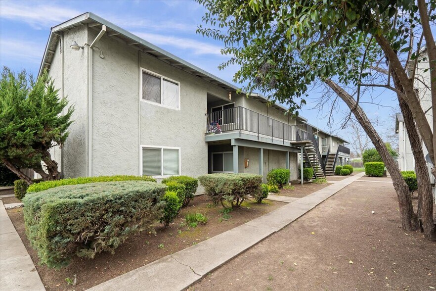 More Photos Of 611-613 E 7th St, Gilroy Apartments For Sale