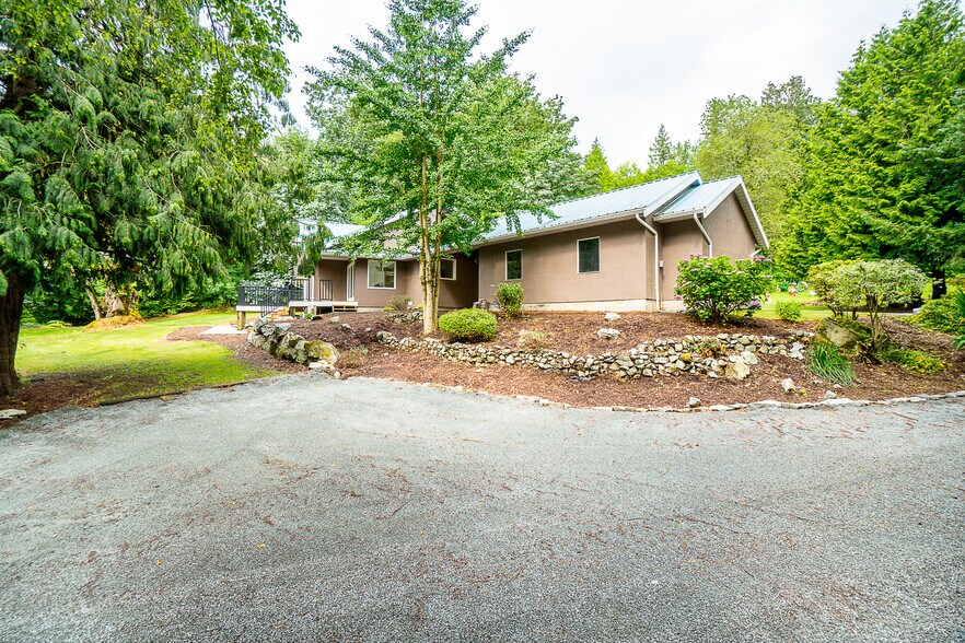 More Photos Of 3051 Eldridge Rd, Abbotsford Office For Sale