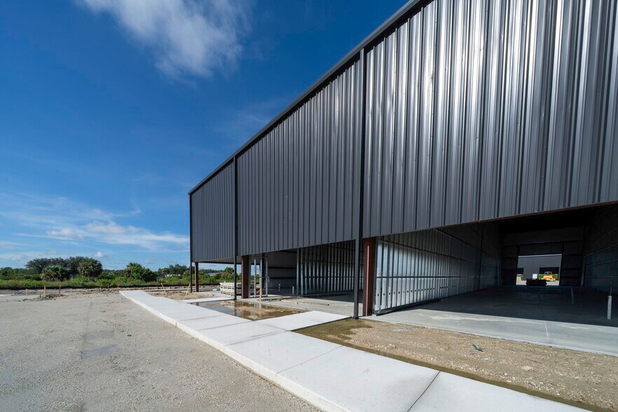 More Photos Of 8411-8419 Duffie Dr, Punta Gorda Industrial For Sale
