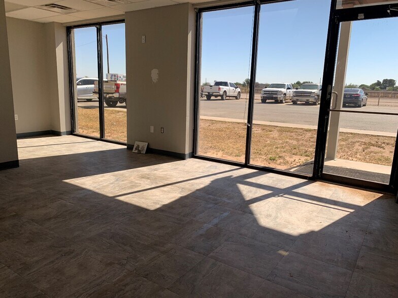 More Photos Of 5023-5025 Princeton Ave, Midland Loft Creative Space For Lease