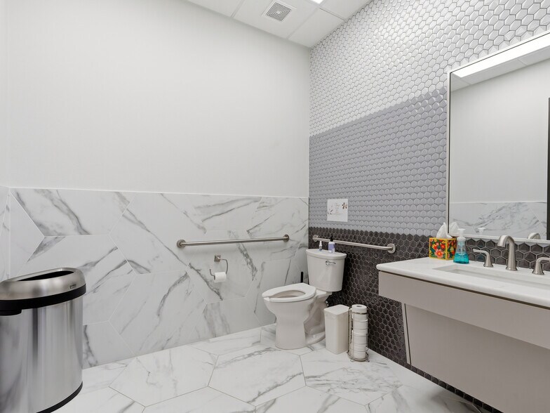 More Photos Of 6550 Naaman Forest Blvd, Garland Medical For Lease