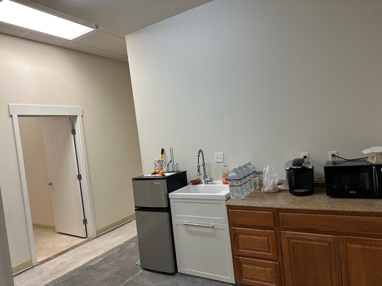 More Photos Of 1939 Monterey Rd, San Jose Showroom For Sale