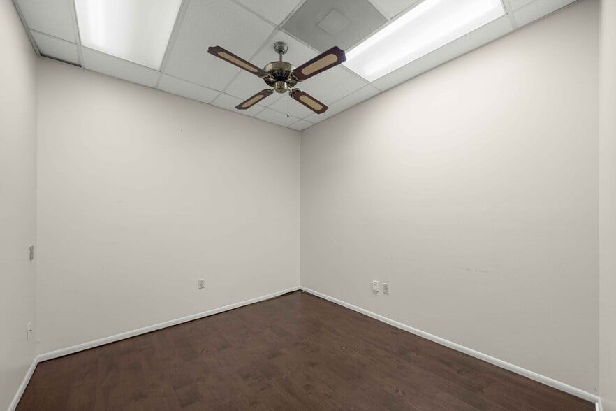 More Photos Of 1020 NE 5th St, Crystal River Unknown For Lease