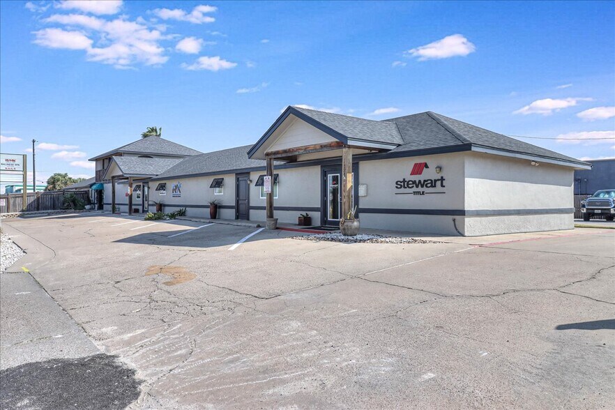 More Photos Of 121 Cut Off Rd, Port Aransas Office For Sale