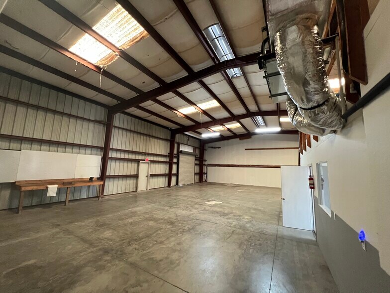 More Photos Of 6247-6251 Colan Pl, Sarasota Warehouse For Lease