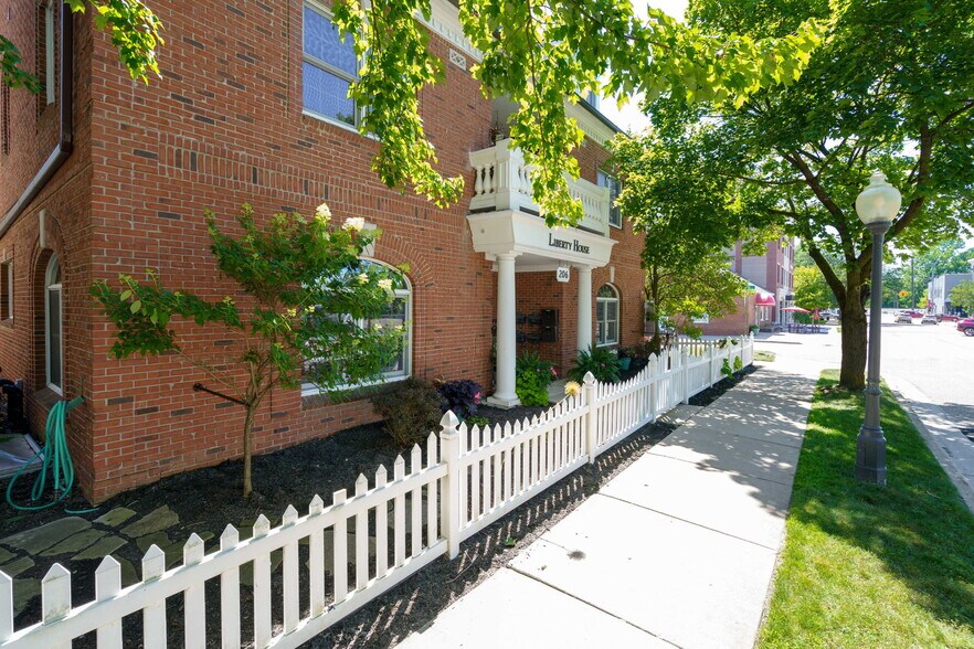 More Photos Of 206 E Liberty St, Milford Office For Sale