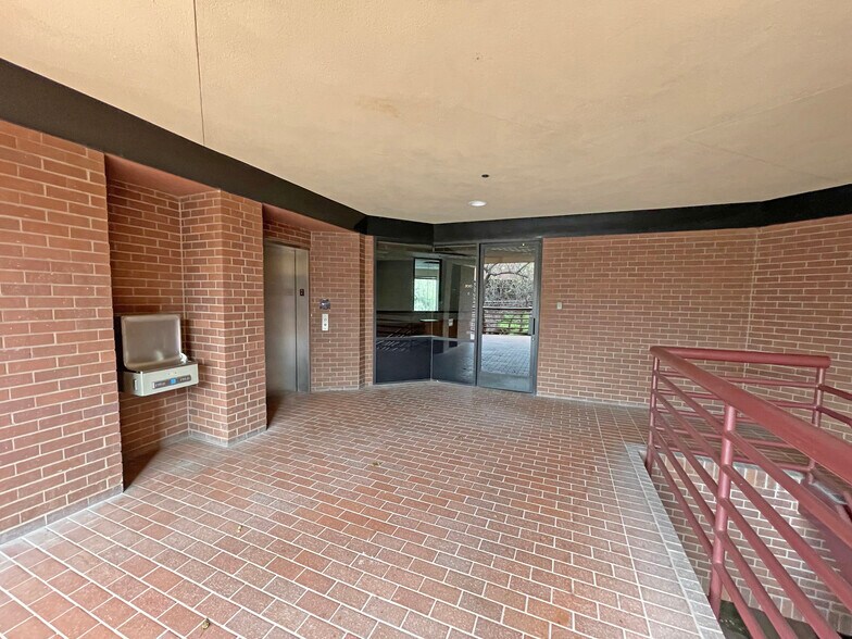 More Photos Of 1160 N Dutton Ave, Santa Rosa Office For Lease