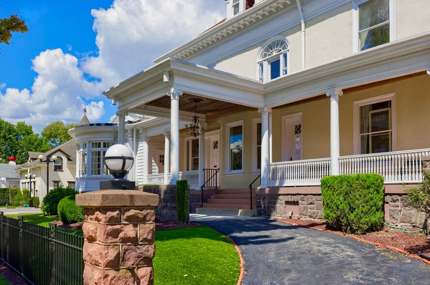 More Photos Of 802 N Duke St, Lancaster Office For Sale