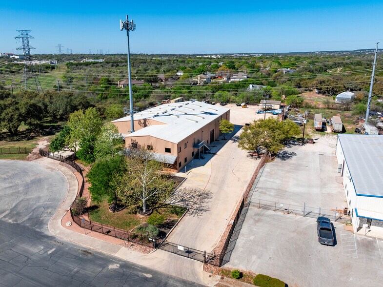 More Photos Of 13307 Western Oak Dr, Helotes Warehouse For Lease