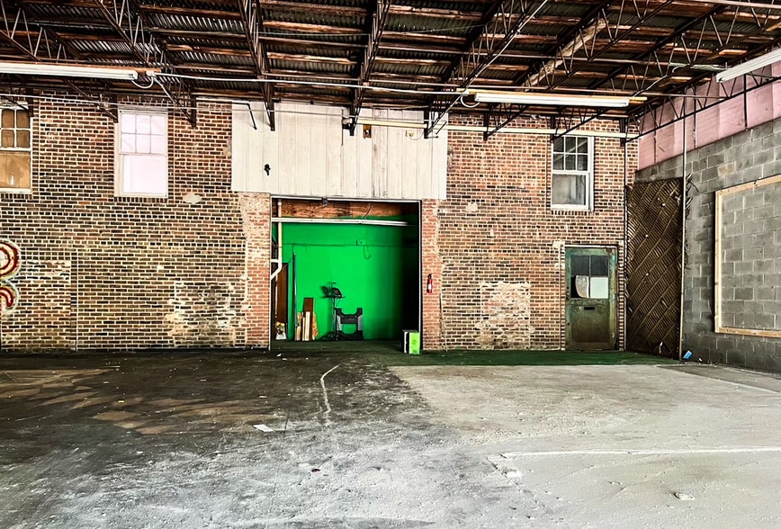 More Photos Of 2460 Moreland Ave, Atlanta Warehouse For Sale