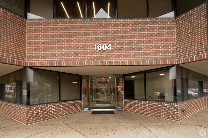 More Photos Of 1608 Spring Hill Rd, Vienna Unknown For Lease