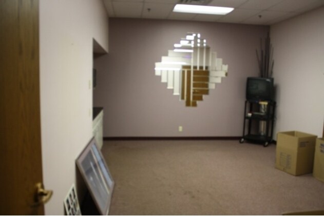 More Photos Of 827 W Progress Dr, Dixon Manufacturing For Sale