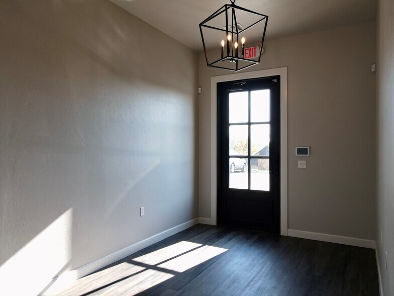 More Photos Of 517 Liberty Ln, Edmond Office For Lease