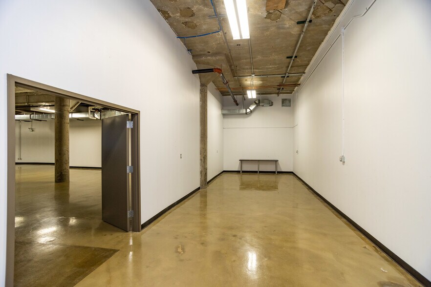More Photos Of 2545 W Diversey Ave, Chicago Loft Creative Space For Lease