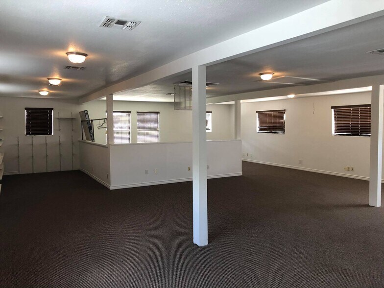 More Photos Of 12440 US Hwy 181 S, San Antonio Flex For Sale