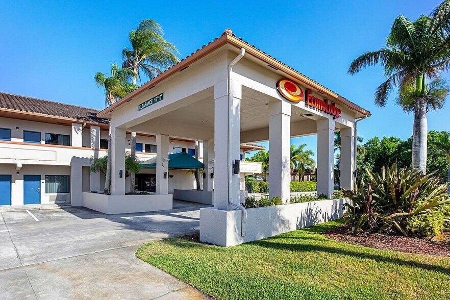 More Photos Of 950 US Highway 1, Vero Beach Hotel For Sale