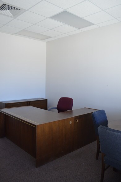 More Photos Of 409 Chicago Dr, Fayetteville Flex For Lease