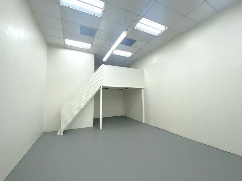 More Photos Of 204 E 11th St, Los Angeles General Retail For Sale