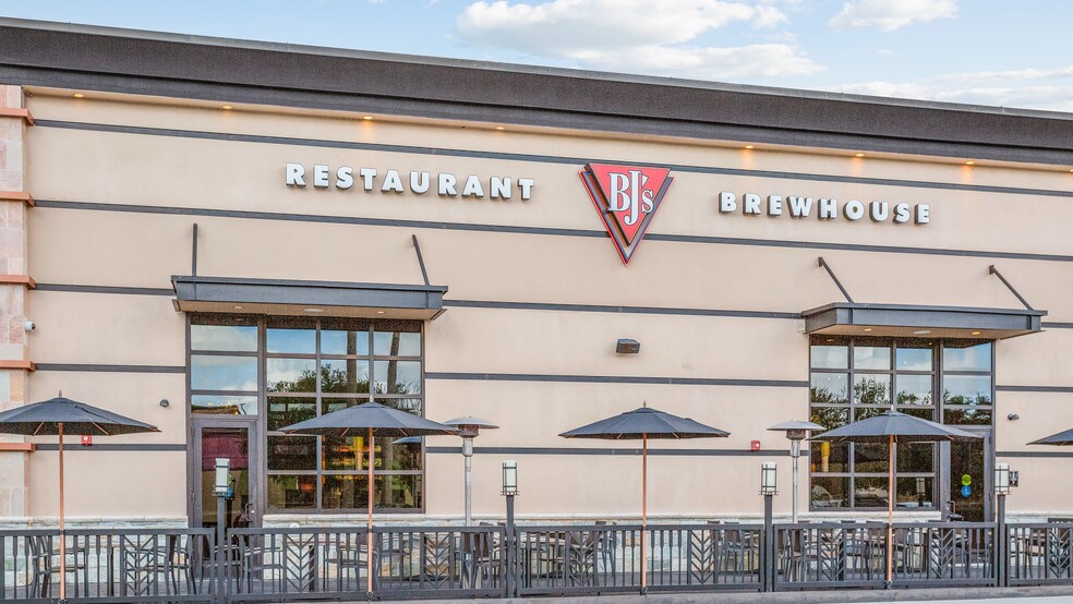 More Photos Of 2514 W International Speedway Blvd, Daytona Beach Restaurant For Sale