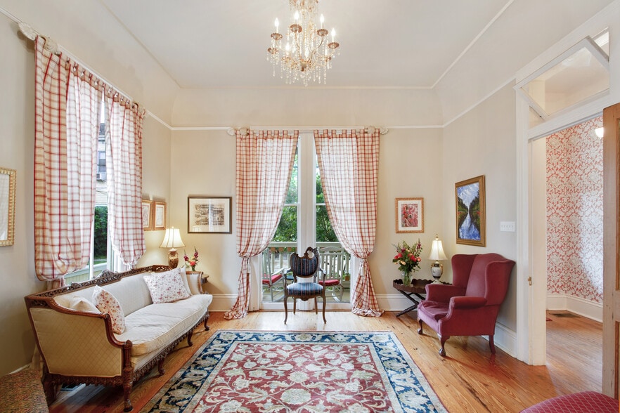 More Photos Of 4117 Perrier St, New Orleans Hotel For Sale