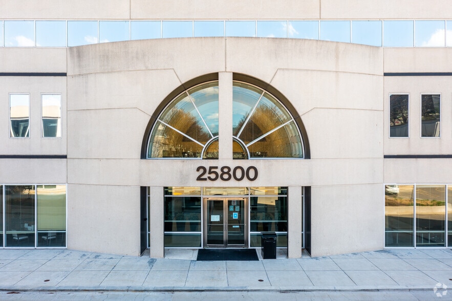 More Photos Of 25800 Northwestern Hwy, Southfield Office For Lease
