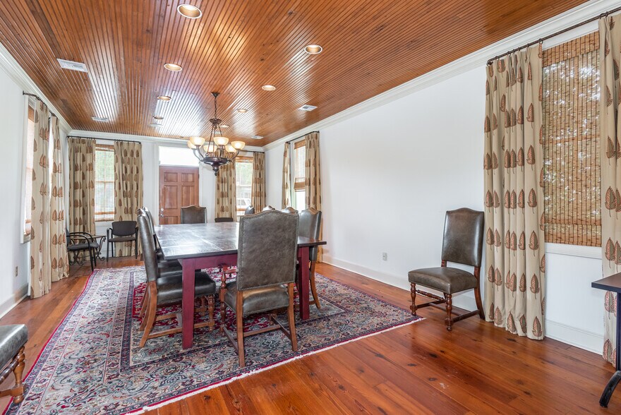 More Photos Of 987 Harris St, Tunica Office For Sale