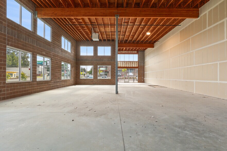 More Photos Of 21600 SE Stark St, Gresham Service For Lease