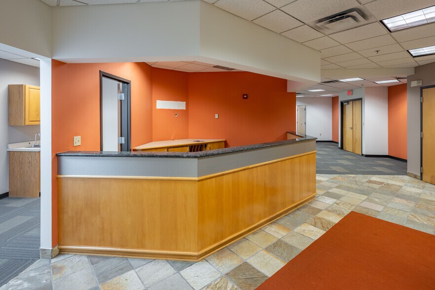 More Photos Of 7100 E Pleasant Valley Rd, Independence Office For Lease