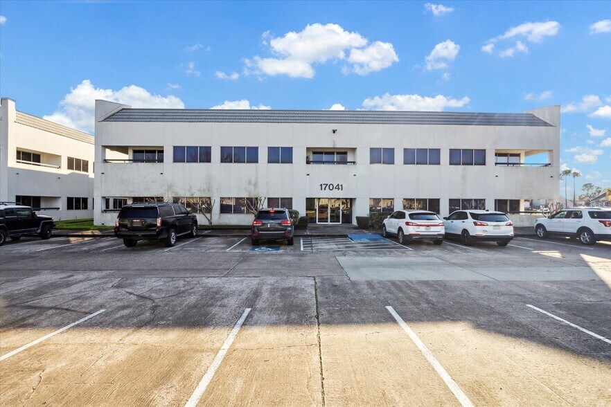 More Photos Of 17041 El Camino Real, Houston Office Residential For Sale