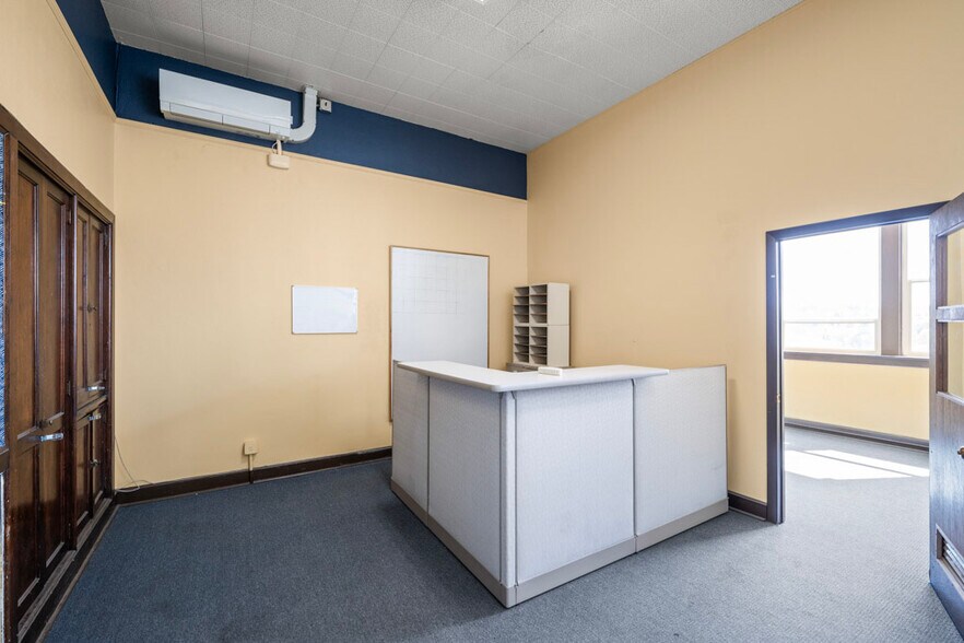 More Photos Of 115 NW State St, Pullman Loft Creative Space For Sale