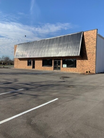 More Photos Of 2015 Family Cir, Lexington Freestanding For Lease
