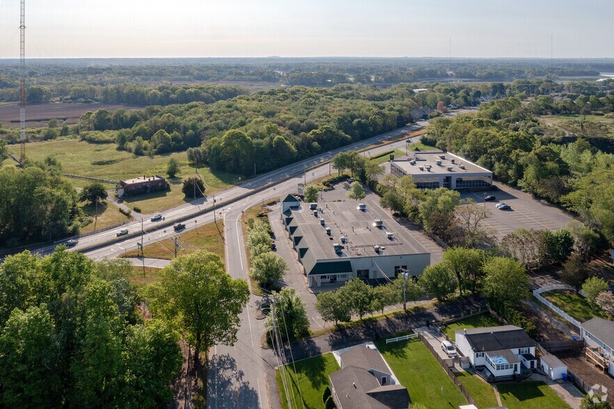 More Photos Of 1235 Wampanoag Trl, Riverside General Retail For Lease