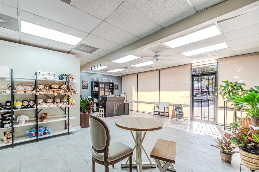 More Photos Of 16522-16536 Park Row, Houston Light Distribution For Lease