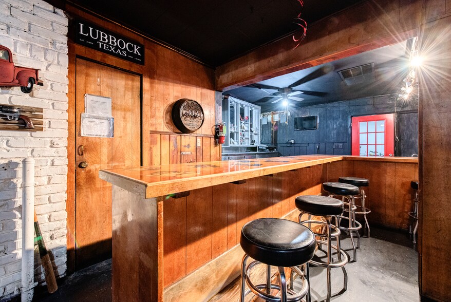 More Photos Of 1801 19th St, Lubbock General Retail For Sale