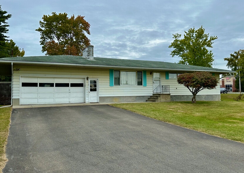 More Photos Of 3 Oakhill Dr, Halfmoon Flex For Sale