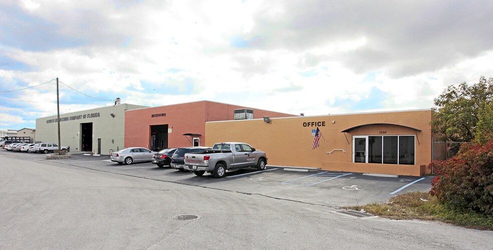 Primary Photo Of 1530 W 53rd St, Mangonia Park Warehouse For Lease