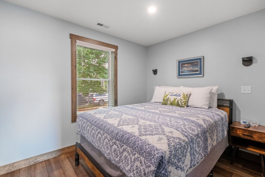 More Photos Of 291 Endicott St N, Laconia Hotel For Sale