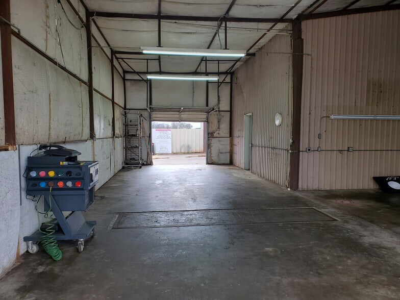 More Photos Of 108 West Gillum, Grandview Warehouse For Sale