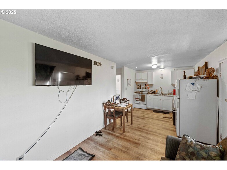 More Photos Of 1900 Monroe St, North Bend Apartments For Sale