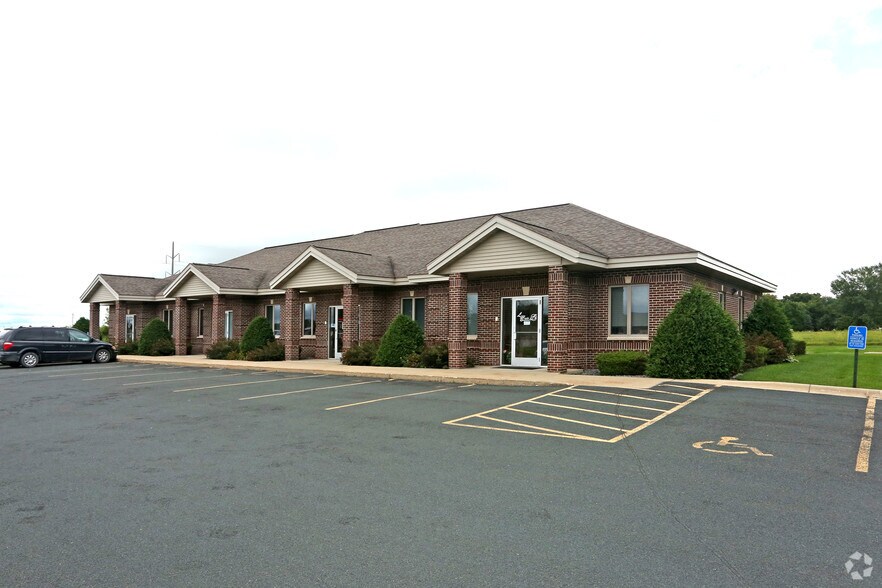 More Photos Of 185 Highpoint Pl NE, Byron Office For Sale