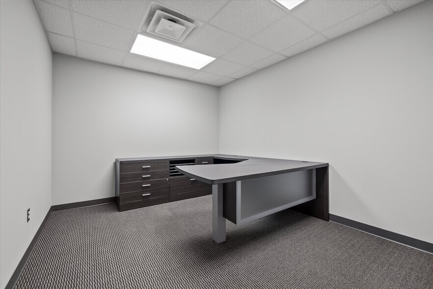 More Photos Of 38765-38795 Mound Rd, Sterling Heights Medical For Lease