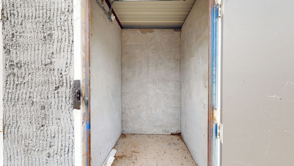 More Photos Of 910 W 29th St, San Angelo Self Storage For Sale