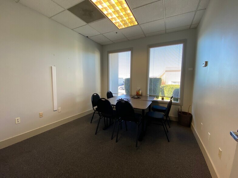 More Photos Of 415 Knollcrest Dr, Redding Office For Sale