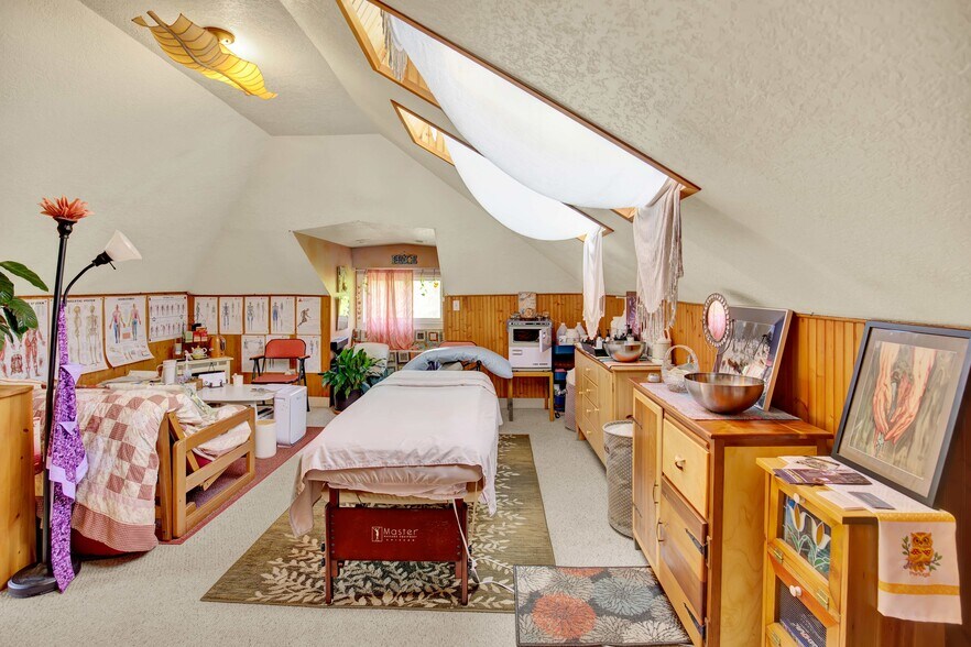 More Photos Of 1016 SE 12th Ave, Portland Office For Sale