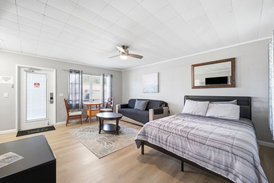 More Photos Of 8744 Gall Blvd, Zephyrhills Hotel For Sale