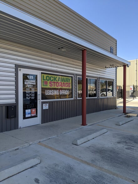 More Photos Of 6923 W Loop 1604, San Antonio Self Storage For Lease