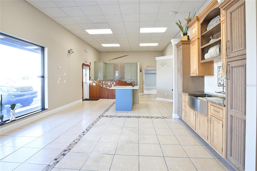 More Photos Of 2430 17th St, Sarasota Freestanding For Sale